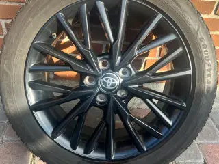 Toyota CHR 4 original fælge sorte med vinterdæk 