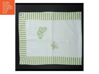 Duge med broderet sommerfugl (str. 90 x 34 cm)