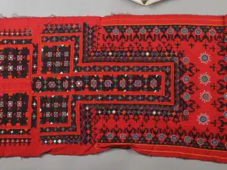 Indisk håndbroderet  billede på silke