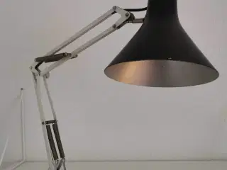 Arkitektlampe med sort skærm