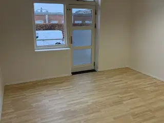 Ved Irmabyen: Nyistandsat m. terasse