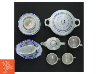 Dukkestel i porcelæn (str. H af kande. 8,5 cm)