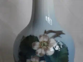 Vase med brombærranke fra Royal Copenhagen
