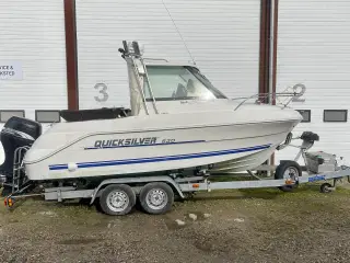 Quicksilver 530 Pilothouse med motor og trailer