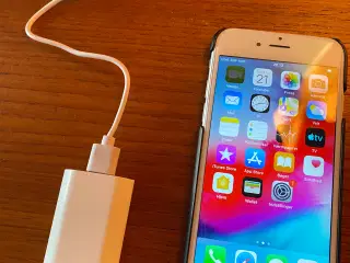 Apple Iphone 6 med Oplader og Cover og 64GB