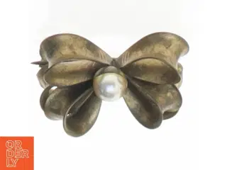 Gammeldags broche med perle (str. 3 x 2,3 cm)