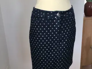 Ny flot nederdel i stretch stof med lynlås