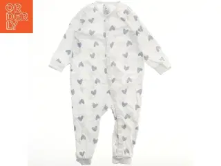 Hvid heldragt med grå hjerter fra H&M (str. 86)