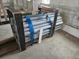 Hegnspæle i plast/beton