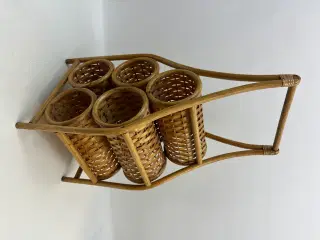 Retro vinreol / flaskeholder i bambus og flet