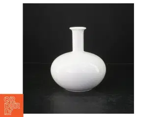 Hvid keramikvase (str. 17 cm)