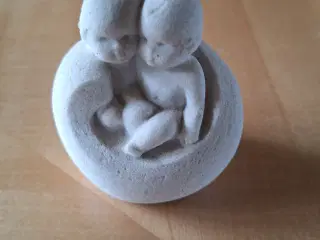 Marbell figur med børn