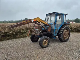 Ford 4000, med frontlæsser