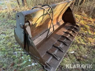 Skovl med frisk skær passer til gravmaaskine 2.5 meter