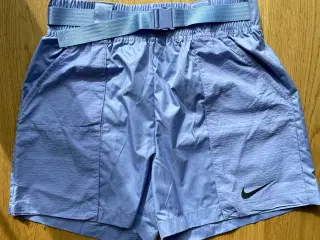 Nike shorts lilla