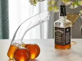 Håndblæst humoristisk karaffel til vin og whisky