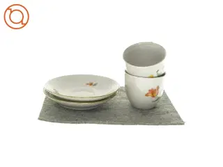 Sæt med 2 kopper og 2 underkopper (str. HØ: 7x8 cm og Ø: 14 cm )