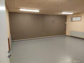 Stort butikslokale til leje i 8930 området