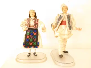 2 vintage figurer (Arta Chrisana) i egnsdragter.