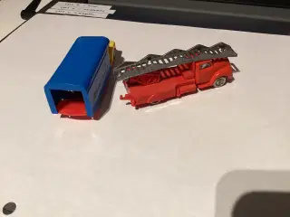 To Lego biler