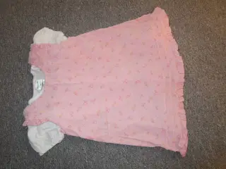 Sød lyserød kjole og hvid bluse str. 68