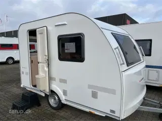 2025 - Adria Aviva Lite 300 LH   NYHED! Endesiddegruppe, stabilisator, stort opbevaringsrum i front, mulighed for at lave en lille køje