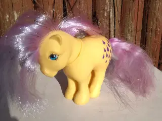 My Little Pony Lemon Drop fra 1982 med Tøj