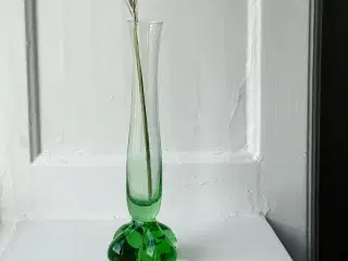 Orkidevase, lysegrønt glas