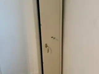 Våbenskab til 6 stk.