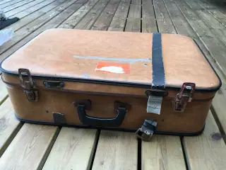 Gl. kuffert til opbev./dekorative formål