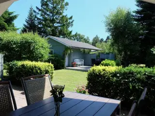 L�kkert b�rnevenligt sommerhus i rolige omgivelser, n�r strand