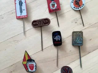 8 ældre pins 