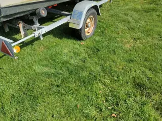 Jolle med motor og udstyr