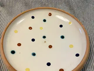 Keramik fad/ skål med prikler