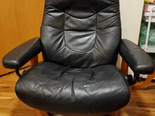 Sort Stressless lænestol (evt + skammel) 