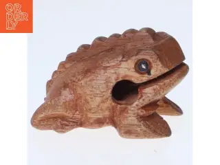 Håndskåret træfigur af frø (str. 5,5x4 cm)