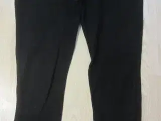 Str. L, super elastiske sorte bukser