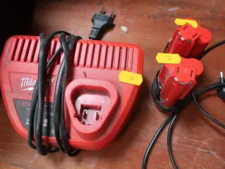 Oplader MILWAUKEE inkl. 2 stk. batterier