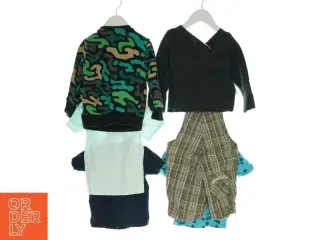 2 sweatshirt, 3 t-shirts og en buksedragt (Str. 82/86)