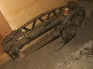 Ældre symaskine til syning i læder