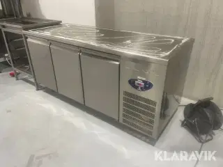 Koldjomfru / Kølebord Desmon med skabe