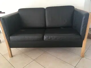 Sofa med huller i sædehynderne