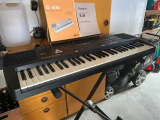 Roland Intelligent Keyboard E-28 (Brugt)