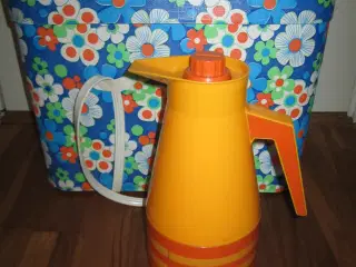 RETRO KØLETASKE & ORANGE KAFFEKANDE.