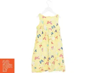 Sommerkjole med sommerfugleprint fra H&M (str. 122)