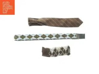 Sokker, slips og et bælte