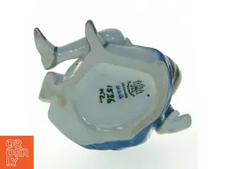 Royal Copenhagen figur af pige fra B&G (str. 9x10 cm)