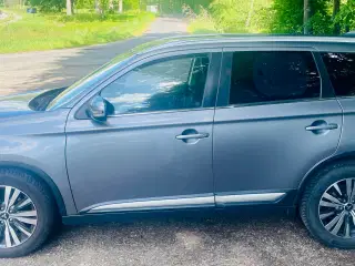 MITSUBISHI OUTLANDER  2.0 4WD CVT