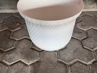 Plast krukke + Ler krukke 
