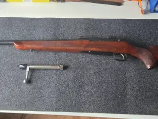 Fint tikka m690 i kaliber 7 mm rem mag 